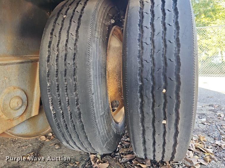 image for item DQ5211 1995 Trailking TK70LCS482 drop deck equipment trailer