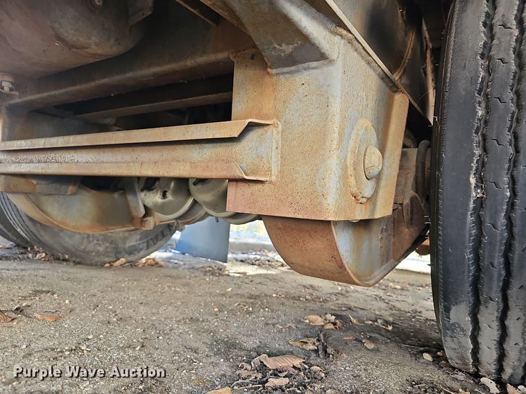 image for item DQ5211 1995 Trailking TK70LCS482 drop deck equipment trailer