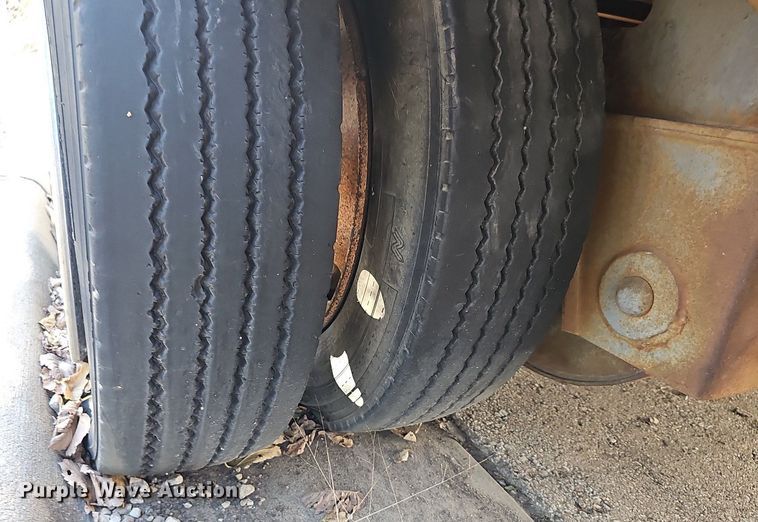 image for item DQ5211 1995 Trailking TK70LCS482 drop deck equipment trailer