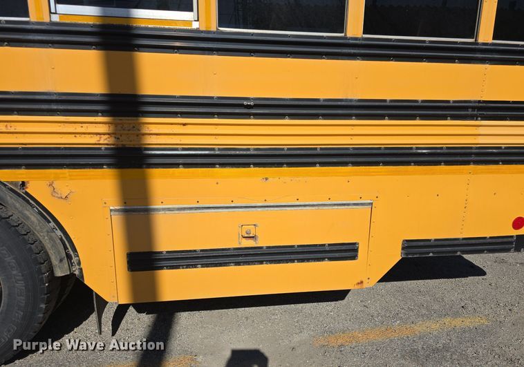 image for item DQ5222 2000 Bluebird  school bus