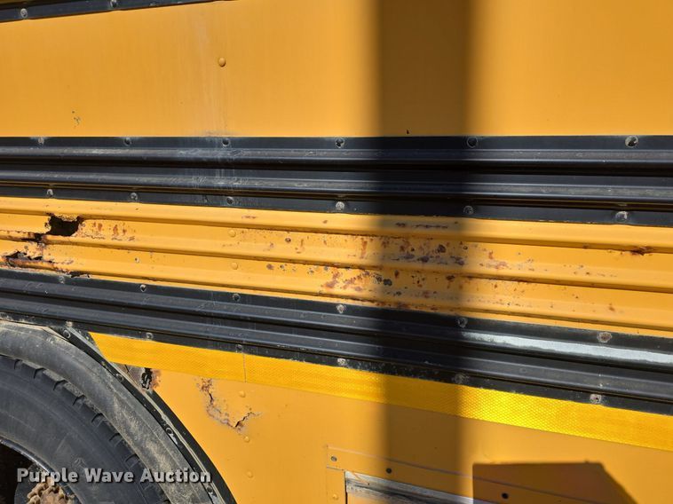 image for item DQ5222 2000 Bluebird  school bus