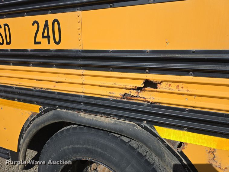 image for item DQ5222 2000 Bluebird  school bus