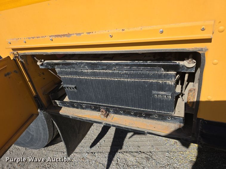 image for item DQ5222 2000 Bluebird  school bus