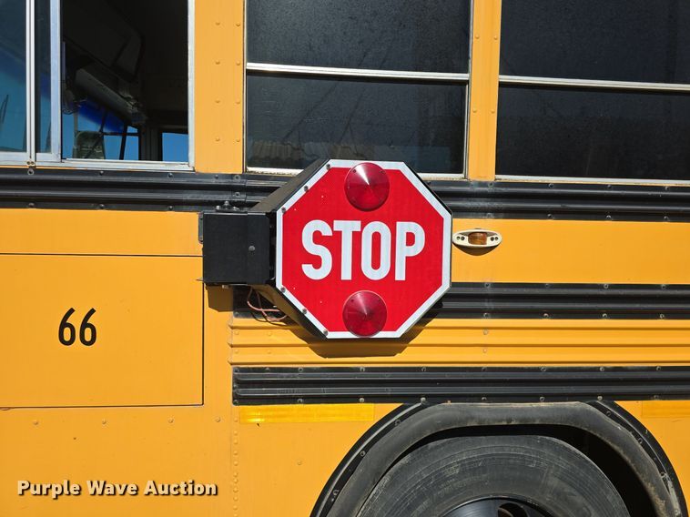 image for item DQ5222 2000 Bluebird  school bus