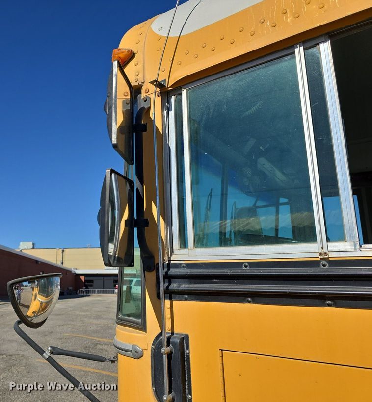 image for item DQ5222 2000 Bluebird  school bus