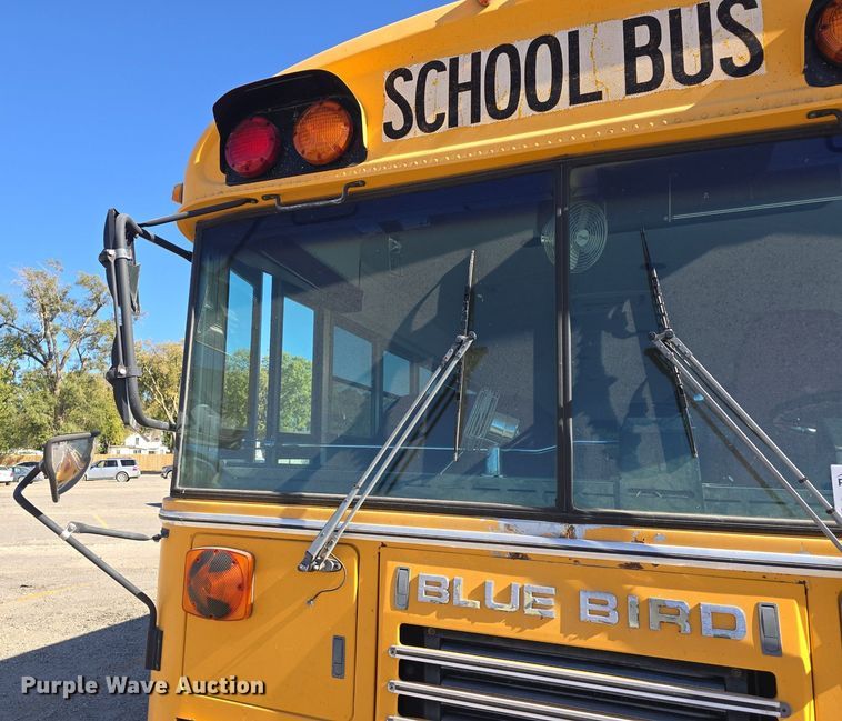 image for item DQ5222 2000 Bluebird  school bus