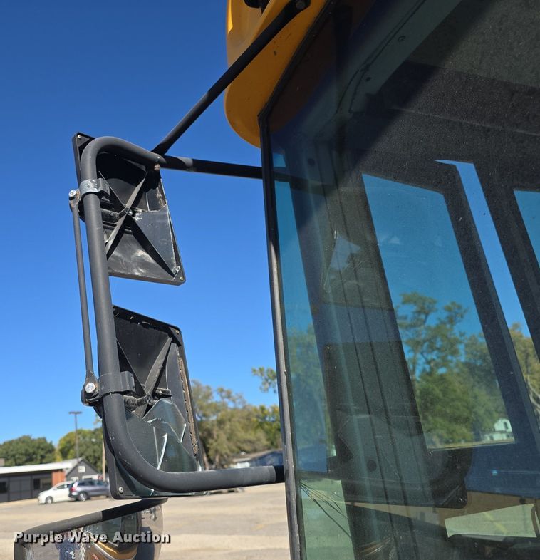 image for item DQ5222 2000 Bluebird  school bus