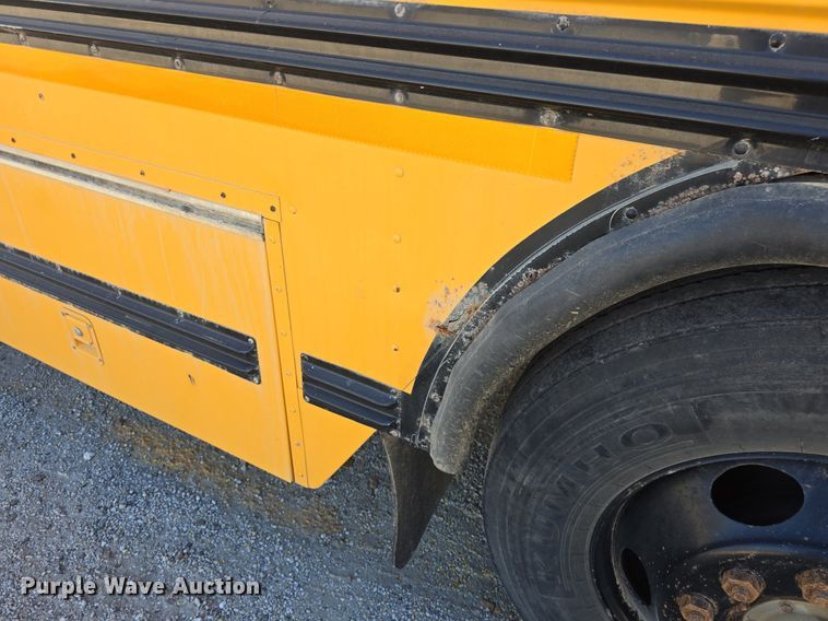 image for item DQ5222 2000 Bluebird  school bus