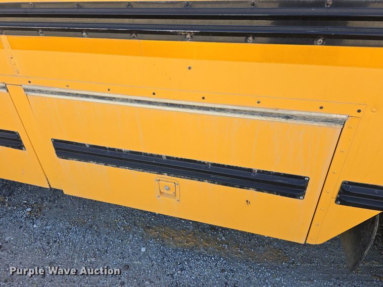 image for item DQ5222 2000 Bluebird  school bus