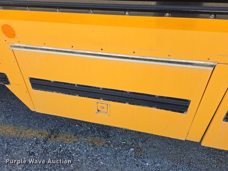 image for item DQ5222 2000 Bluebird  school bus