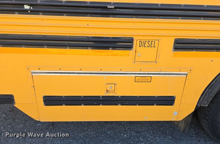 image for item DQ5222 2000 Bluebird  school bus