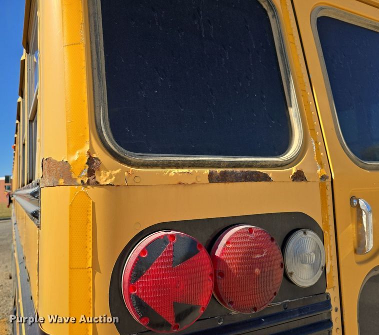 image for item DQ5222 2000 Bluebird  school bus