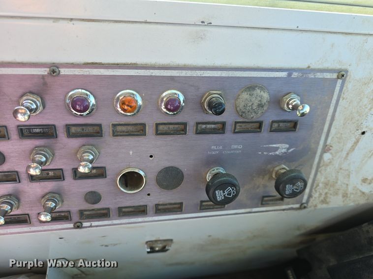 image for item DQ5222 2000 Bluebird  school bus