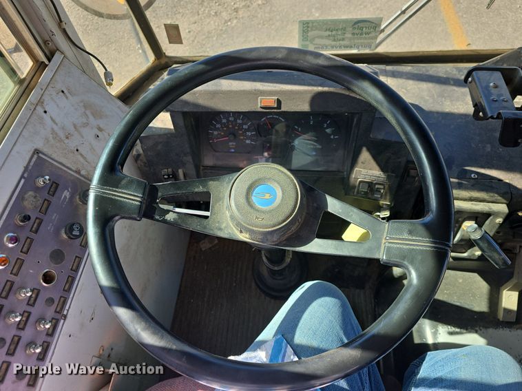 image for item DQ5222 2000 Bluebird  school bus