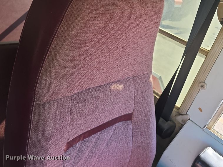 image for item DQ5222 2000 Bluebird  school bus