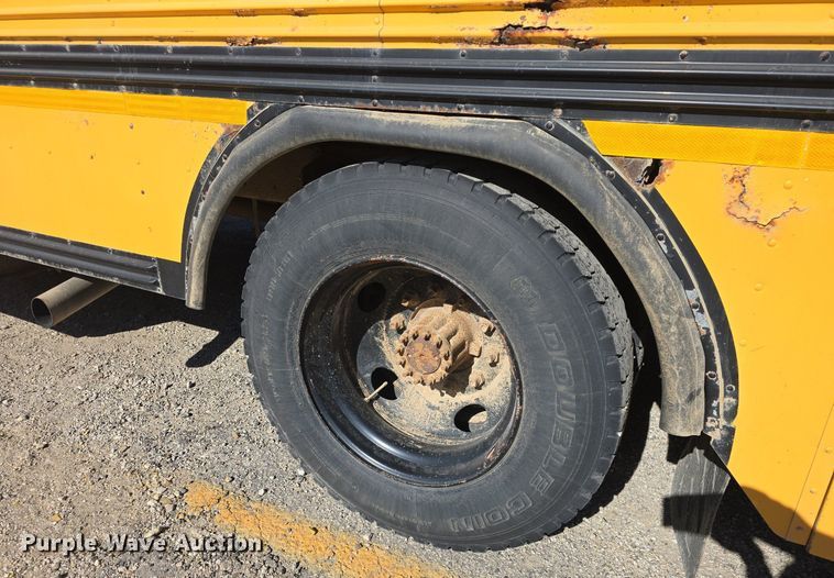 image for item DQ5222 2000 Bluebird  school bus