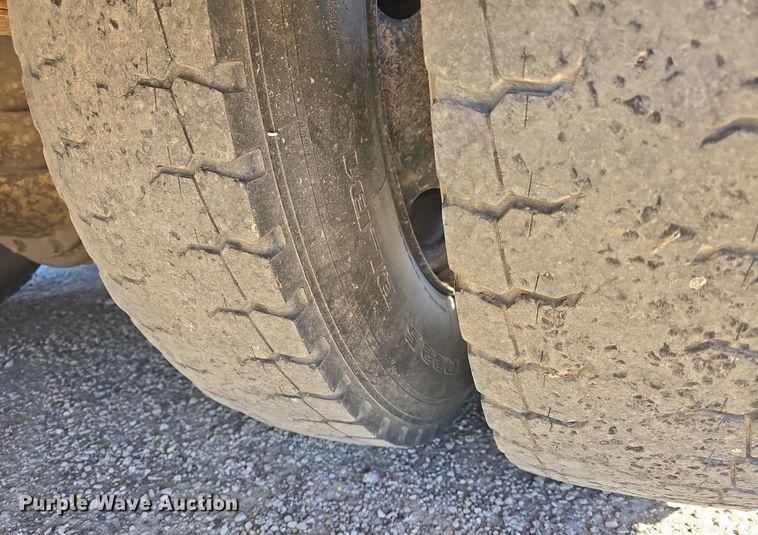 image for item DQ5222 2000 Bluebird  school bus