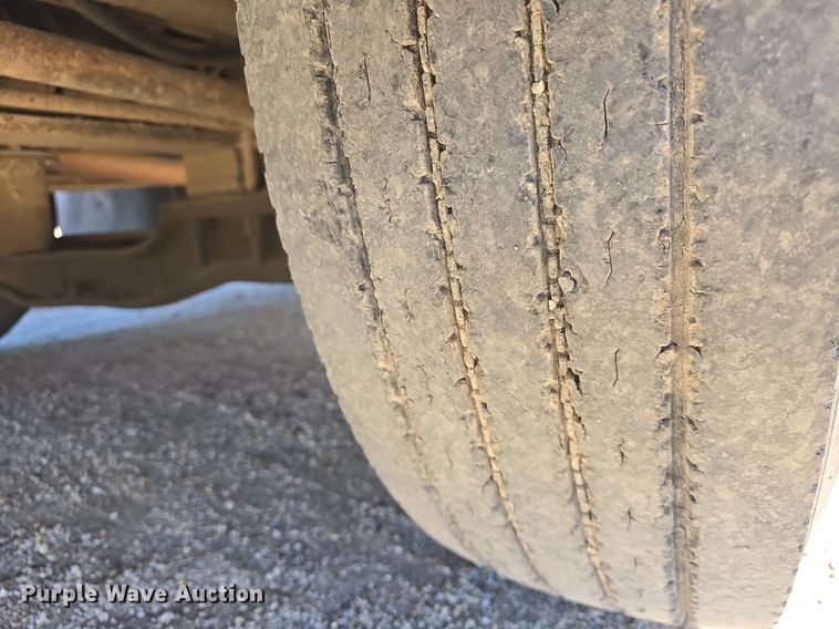 image for item DQ5222 2000 Bluebird  school bus