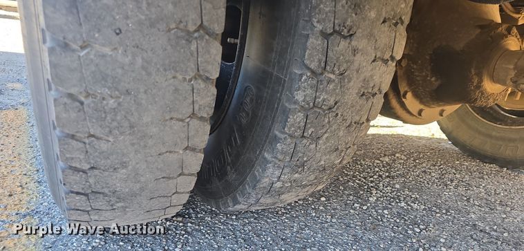 image for item DQ5222 2000 Bluebird  school bus