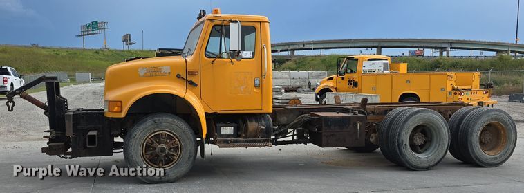 image for item DS4862 1990 International 4900 truck cab and chassis