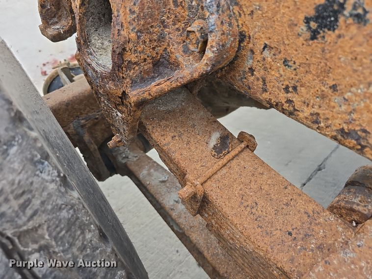 image for item DS4862 1990 International 4900 truck cab and chassis