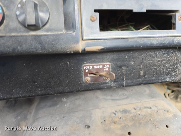 image for item DS4862 1990 International 4900 truck cab and chassis