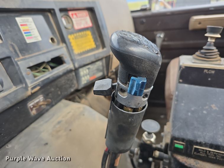 image for item DS4862 1990 International 4900 truck cab and chassis