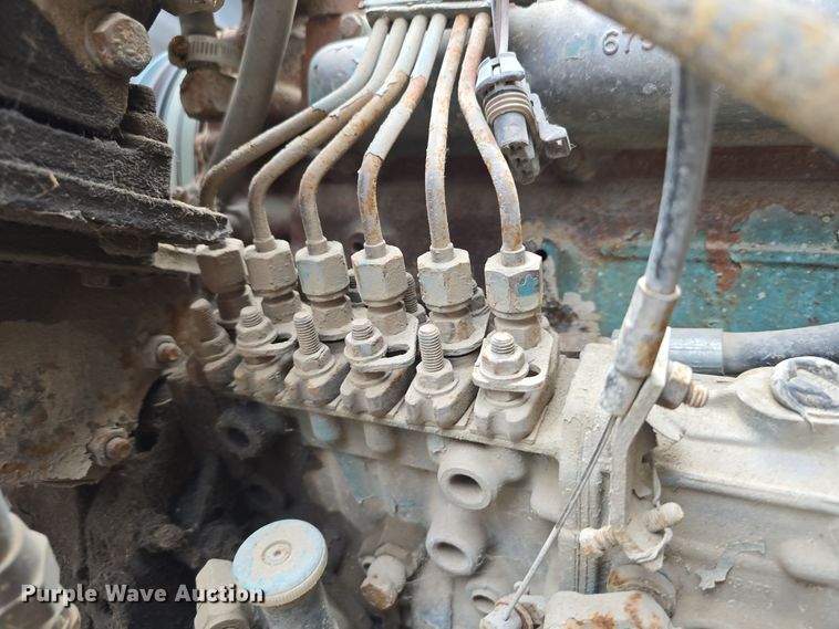 image for item DS4862 1990 International 4900 truck cab and chassis