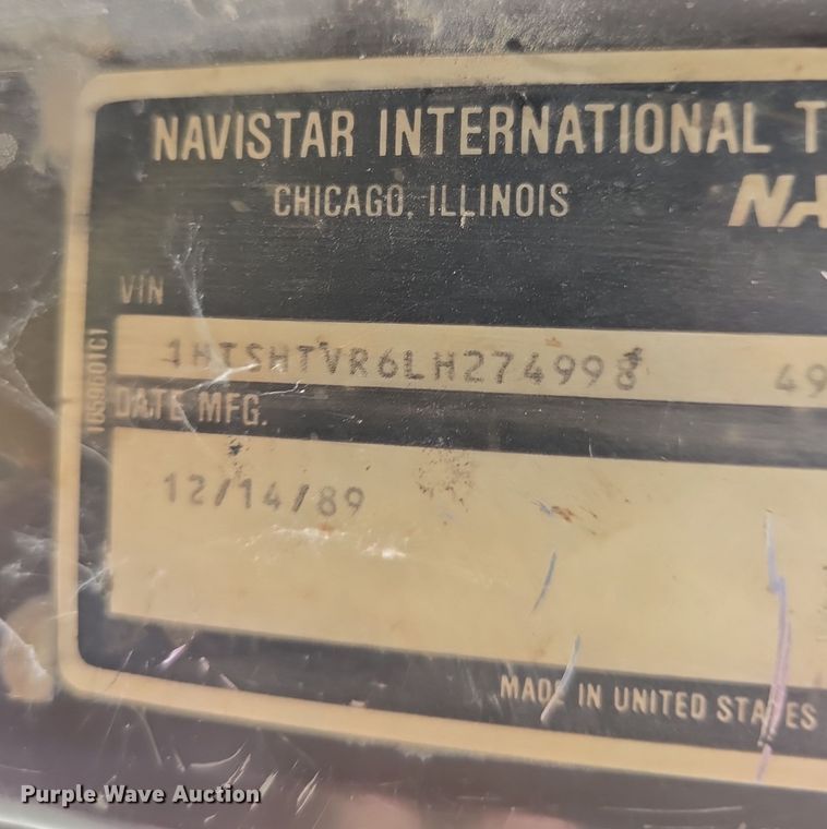 image for item DS4862 1990 International 4900 truck cab and chassis