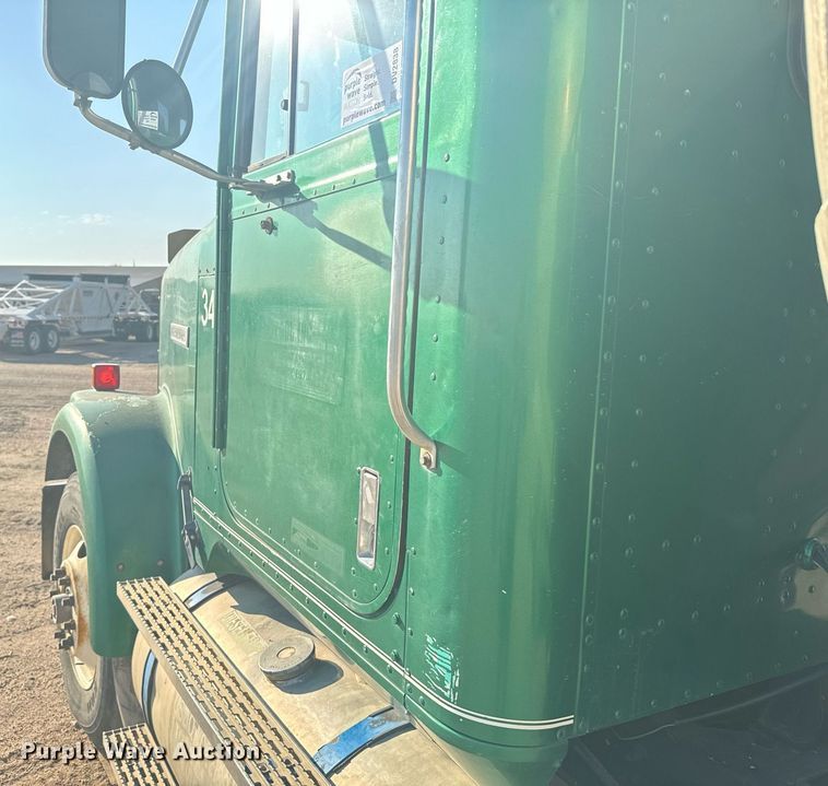 image for item DV2838 1985 International Harvester F9370 water truck