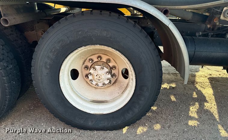 image for item DV2838 1985 International Harvester F9370 water truck