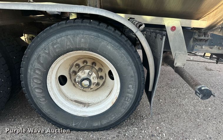 image for item DV2838 1985 International Harvester F9370 water truck