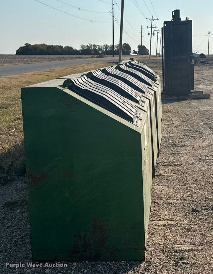 image for item DV2839 Refuse equipment