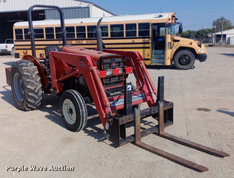 image for item DW0787 Massey Ferguson 1040 tractor