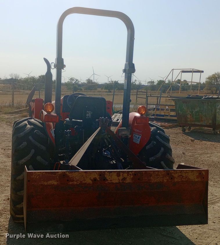 image for item DW0787 Massey Ferguson 1040 tractor