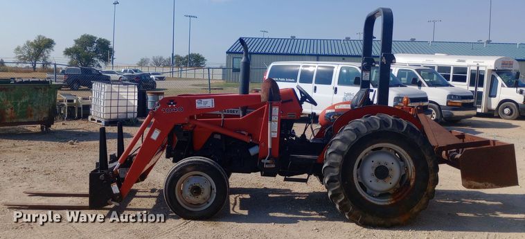 image for item DW0787 Massey Ferguson 1040 tractor