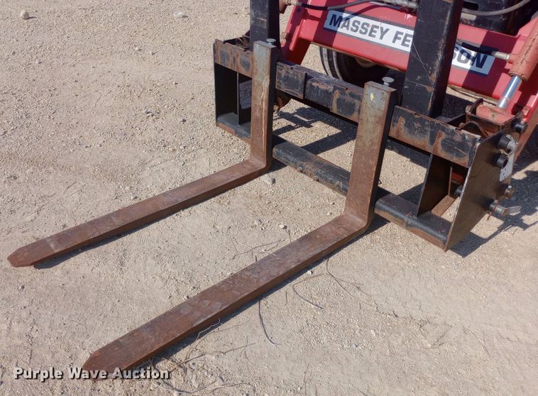 image for item DW0787 Massey Ferguson 1040 tractor