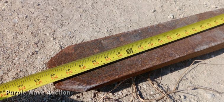 image for item DW0787 Massey Ferguson 1040 tractor