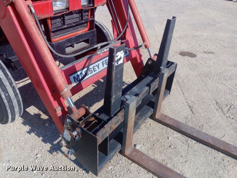 image for item DW0787 Massey Ferguson 1040 tractor