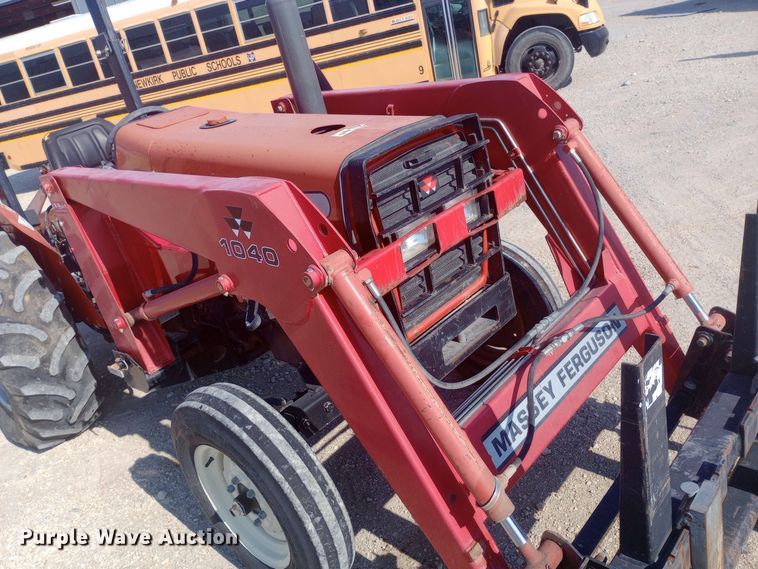 image for item DW0787 Massey Ferguson 1040 tractor