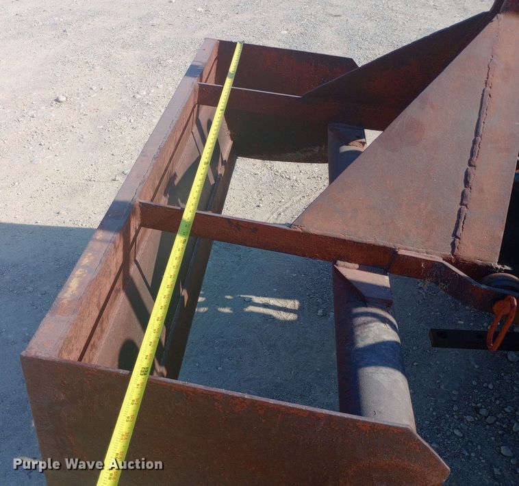 image for item DW0787 Massey Ferguson 1040 tractor