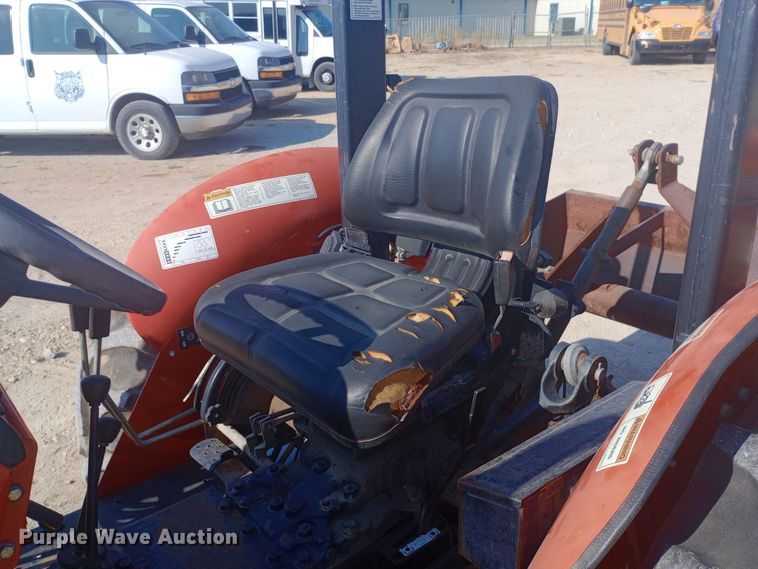 image for item DW0787 Massey Ferguson 1040 tractor