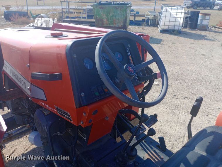 image for item DW0787 Massey Ferguson 1040 tractor