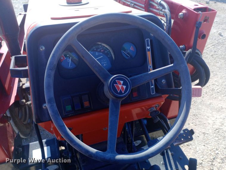 image for item DW0787 Massey Ferguson 1040 tractor