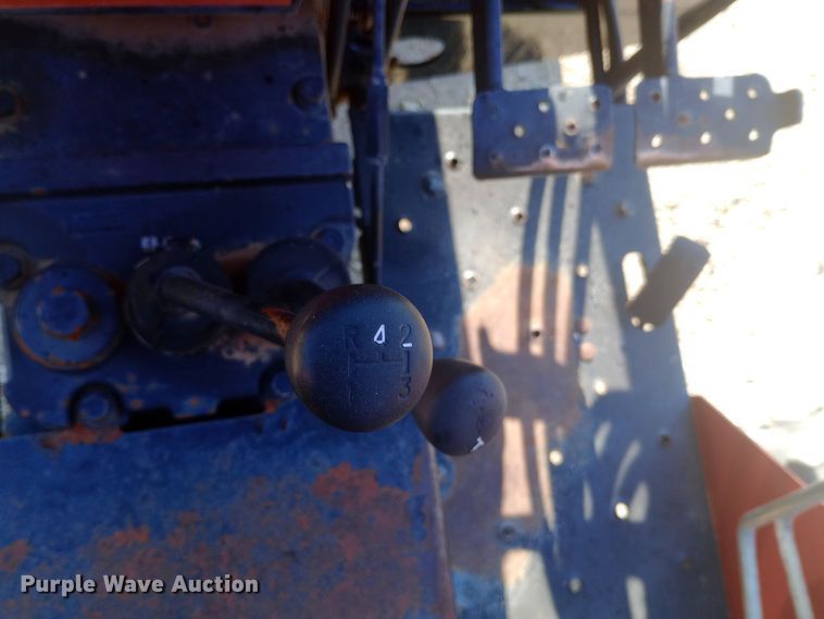 image for item DW0787 Massey Ferguson 1040 tractor