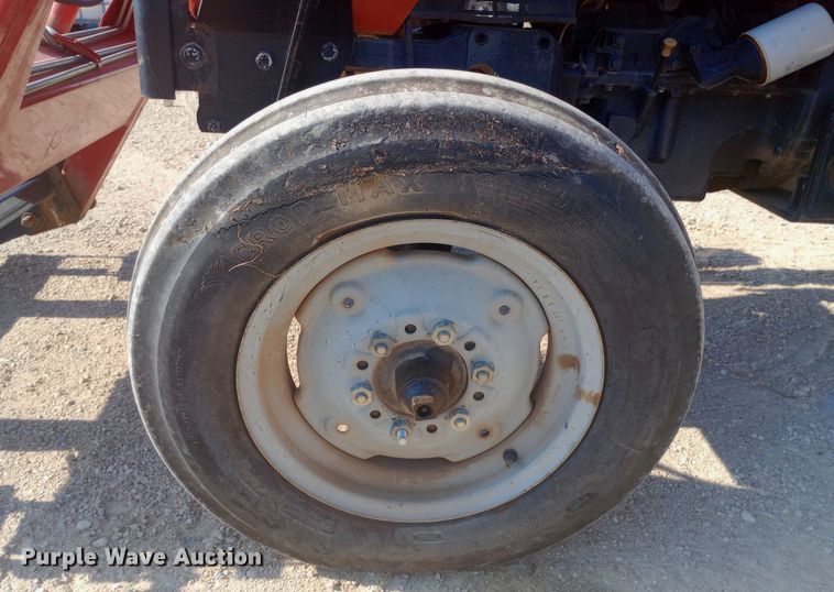 image for item DW0787 Massey Ferguson 1040 tractor