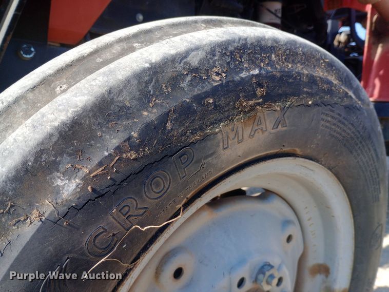 image for item DW0787 Massey Ferguson 1040 tractor