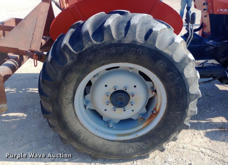 image for item DW0787 Massey Ferguson 1040 tractor