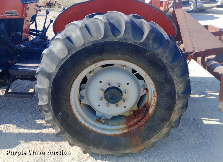 image for item DW0787 Massey Ferguson 1040 tractor