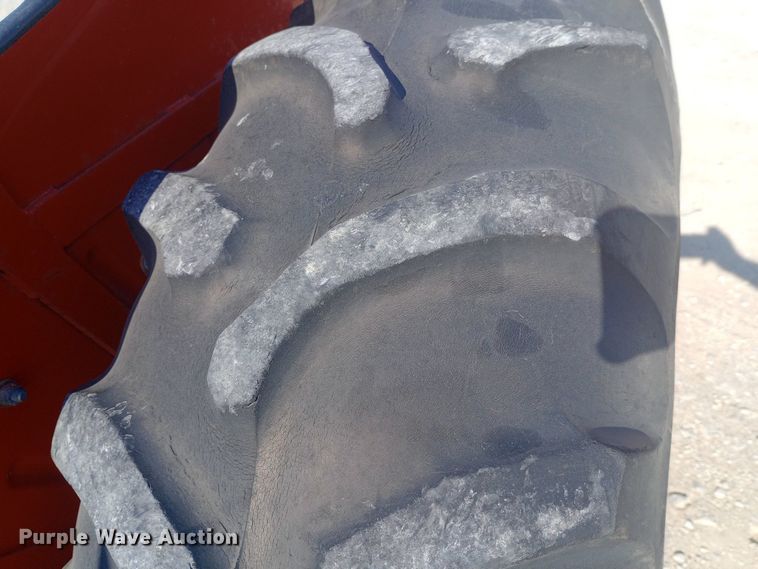 image for item DW0787 Massey Ferguson 1040 tractor